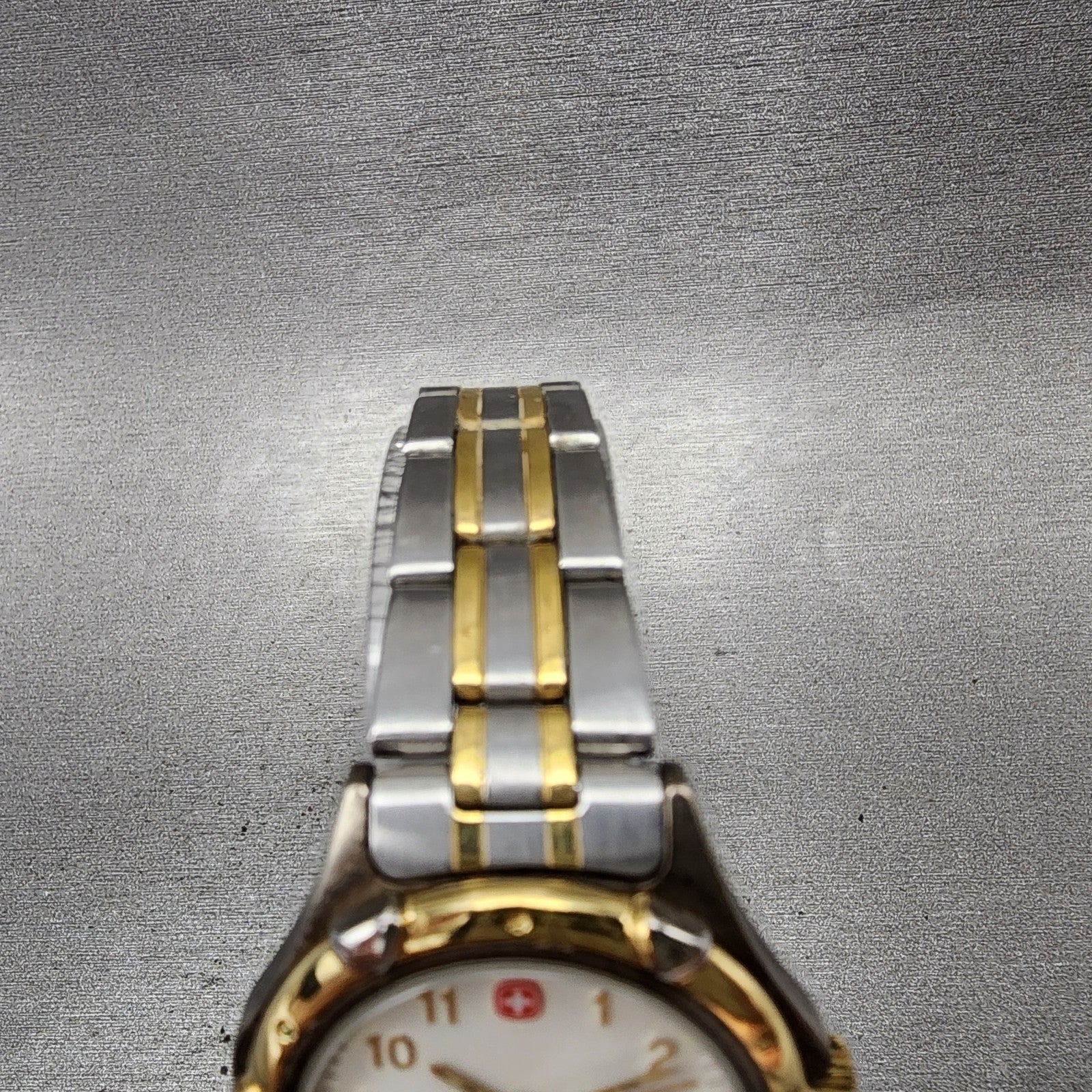 Wenger SAK Design Watch Women 28mm White Dial Two Tone Date Round New BatteryAB13