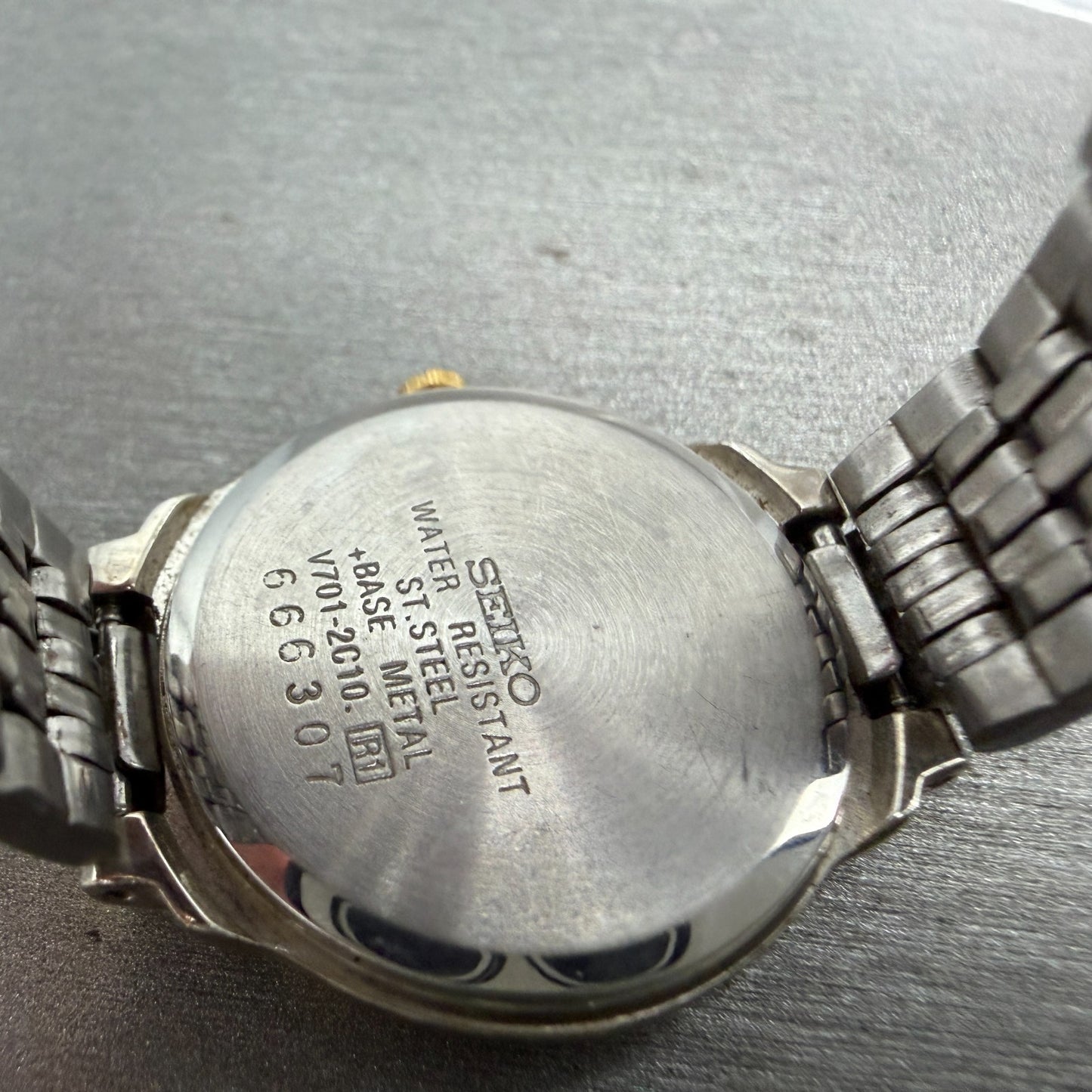 Seiko Watch Women 24mm Silver Dial Two Tone Round V701-2C10 New Battery9