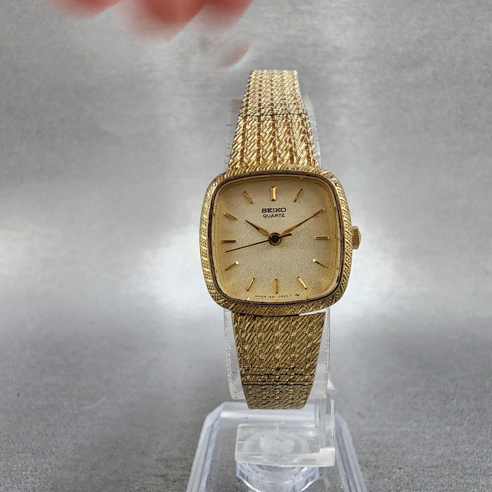 Seiko watch Women 20mm Champagne Dial Gold Tone Rectangle 12215340 New Battery5
