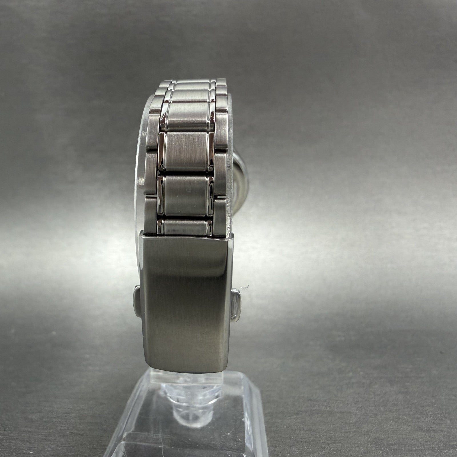 Citizen Reguno Watch Women 28mm White Dial Silver Tone Date Round Runs Solar7