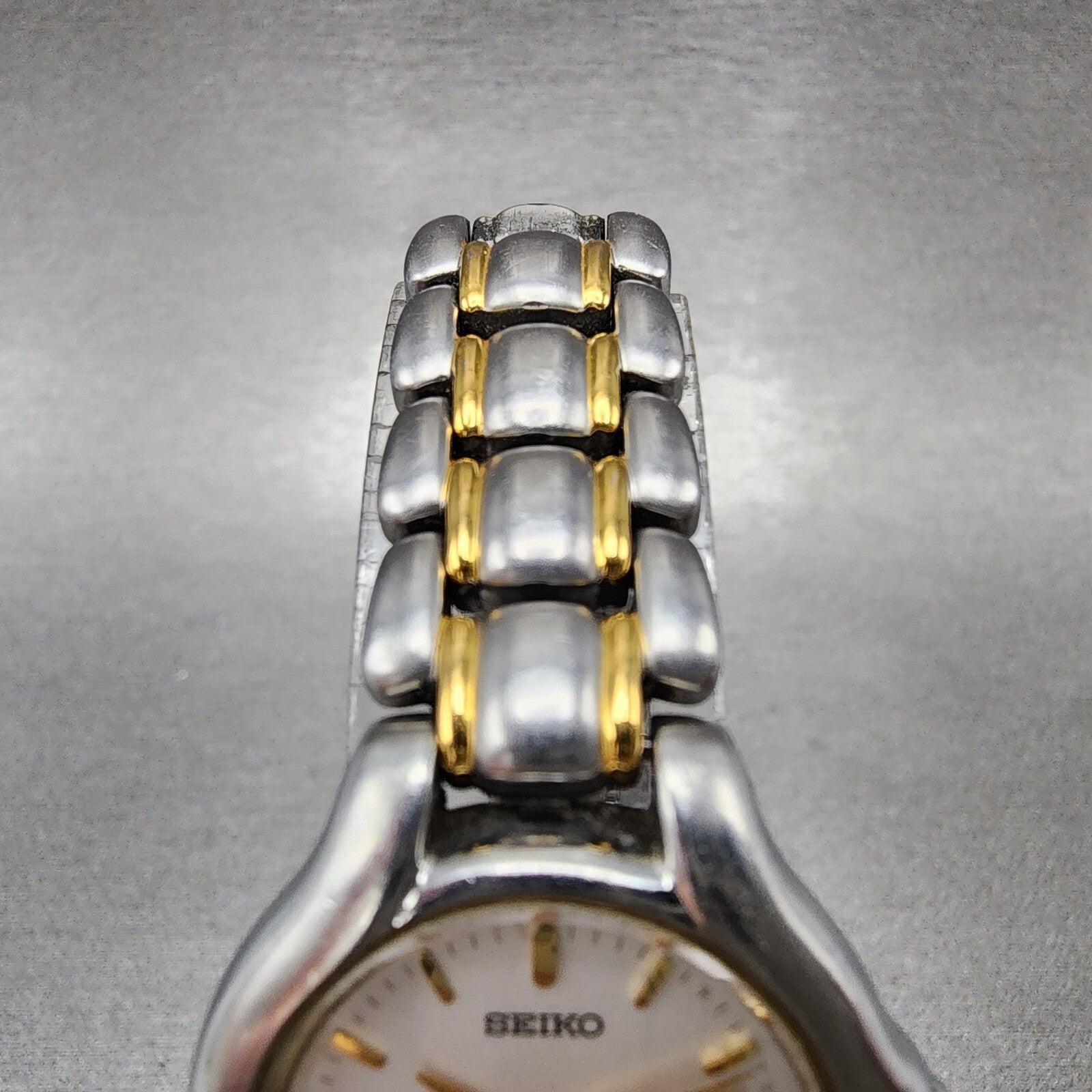 Seiko SQ 50 Watch Women 25mm White Dial Two Tone Date 7n820301 New Battery5