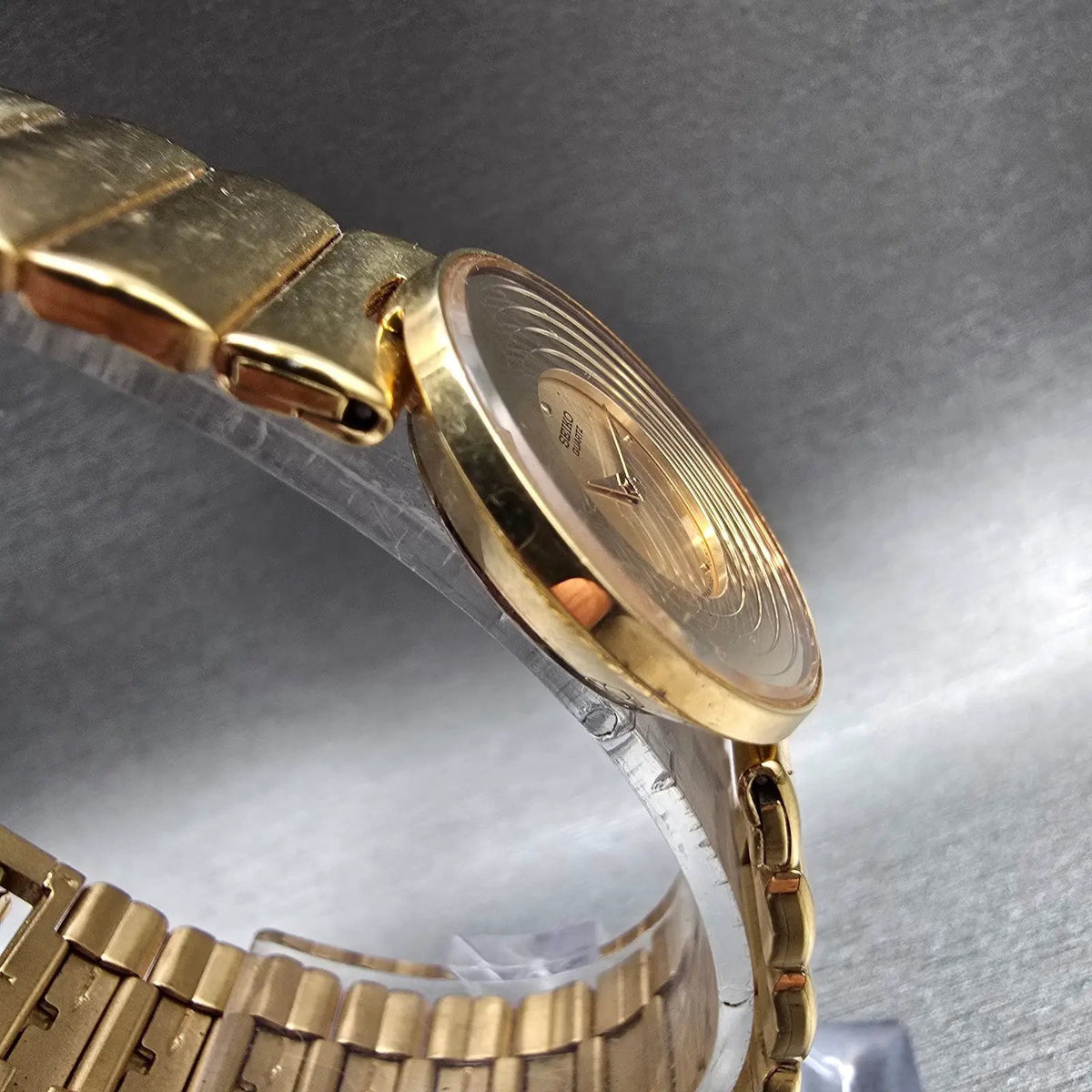 Seiko Watch Women 25mm Gold Dial Gold Tone Round 1N00-0B59 New Battery Vintage3