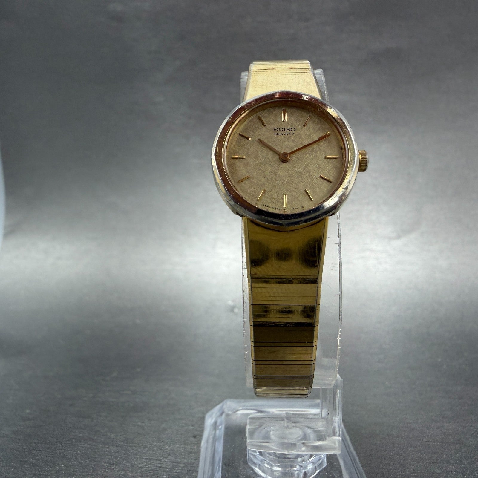 Seiko Watch Women 22mm Champagne Dial Gold Tone Round 2Y00-0200 New Battery5