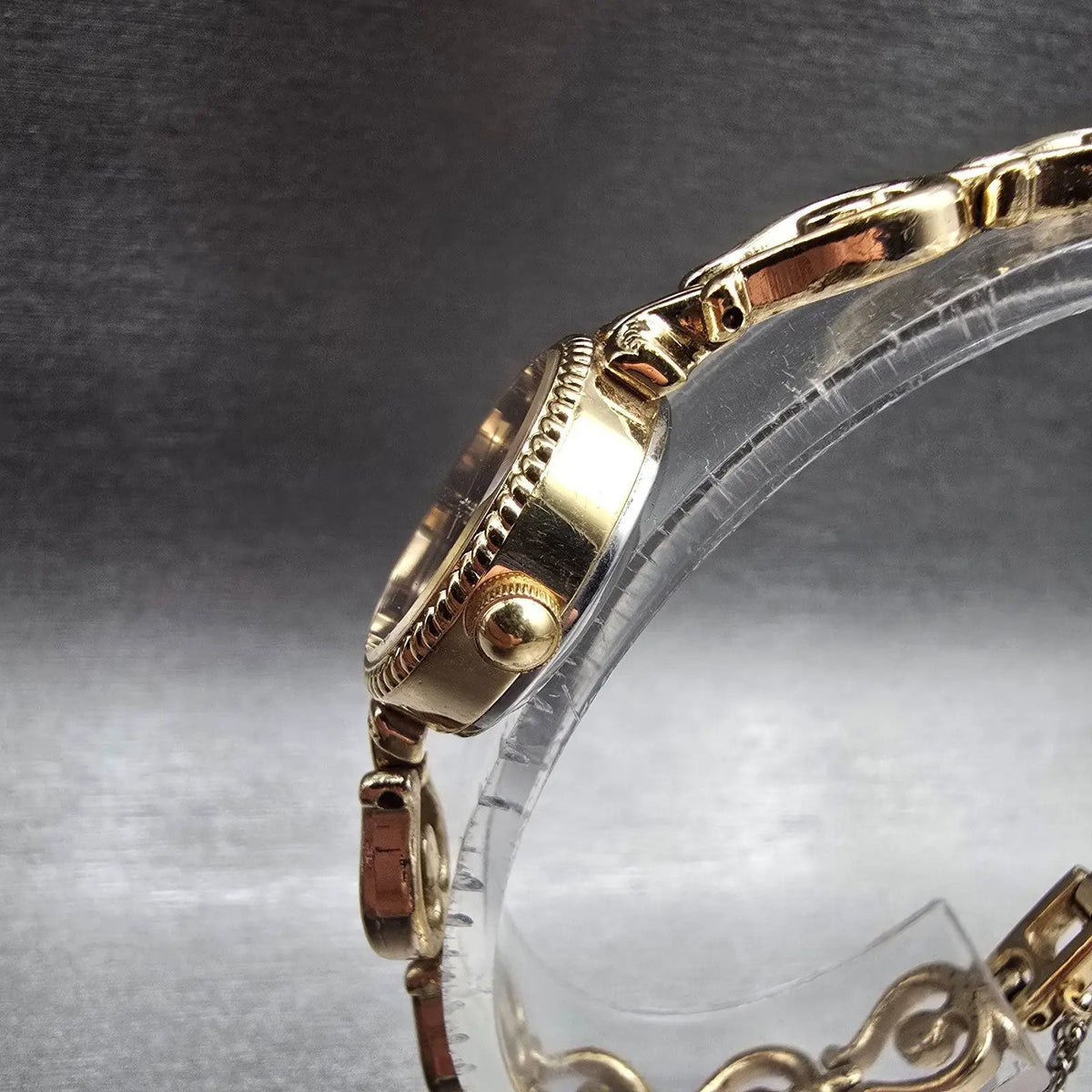 Citizen CQ Watch Women 20mm Black Dial Gold Tone Round 4-102797 New Battery VTG2