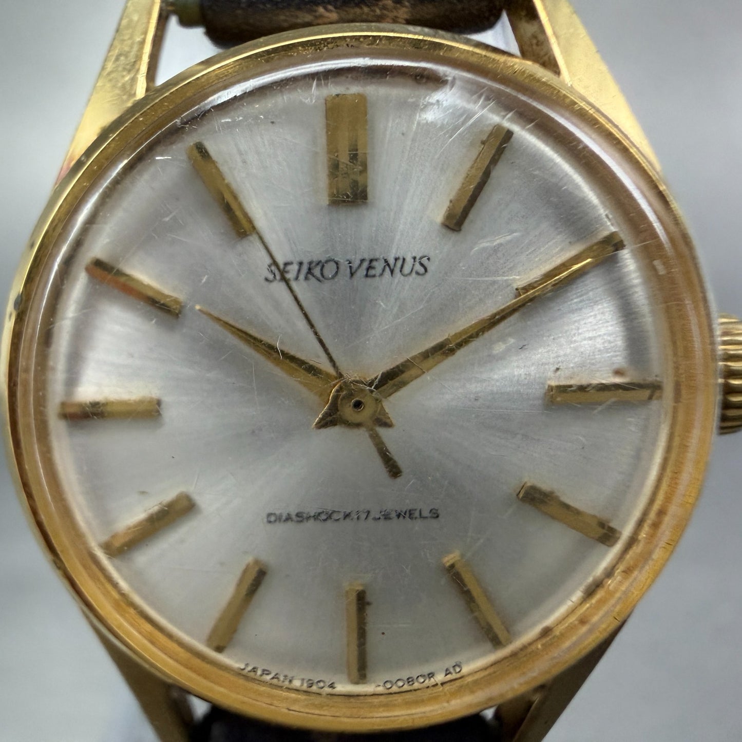 Seiko Venus Watch Women 23mm Silver Dial Gold Tone Round Manual 1904-0010 Runs1