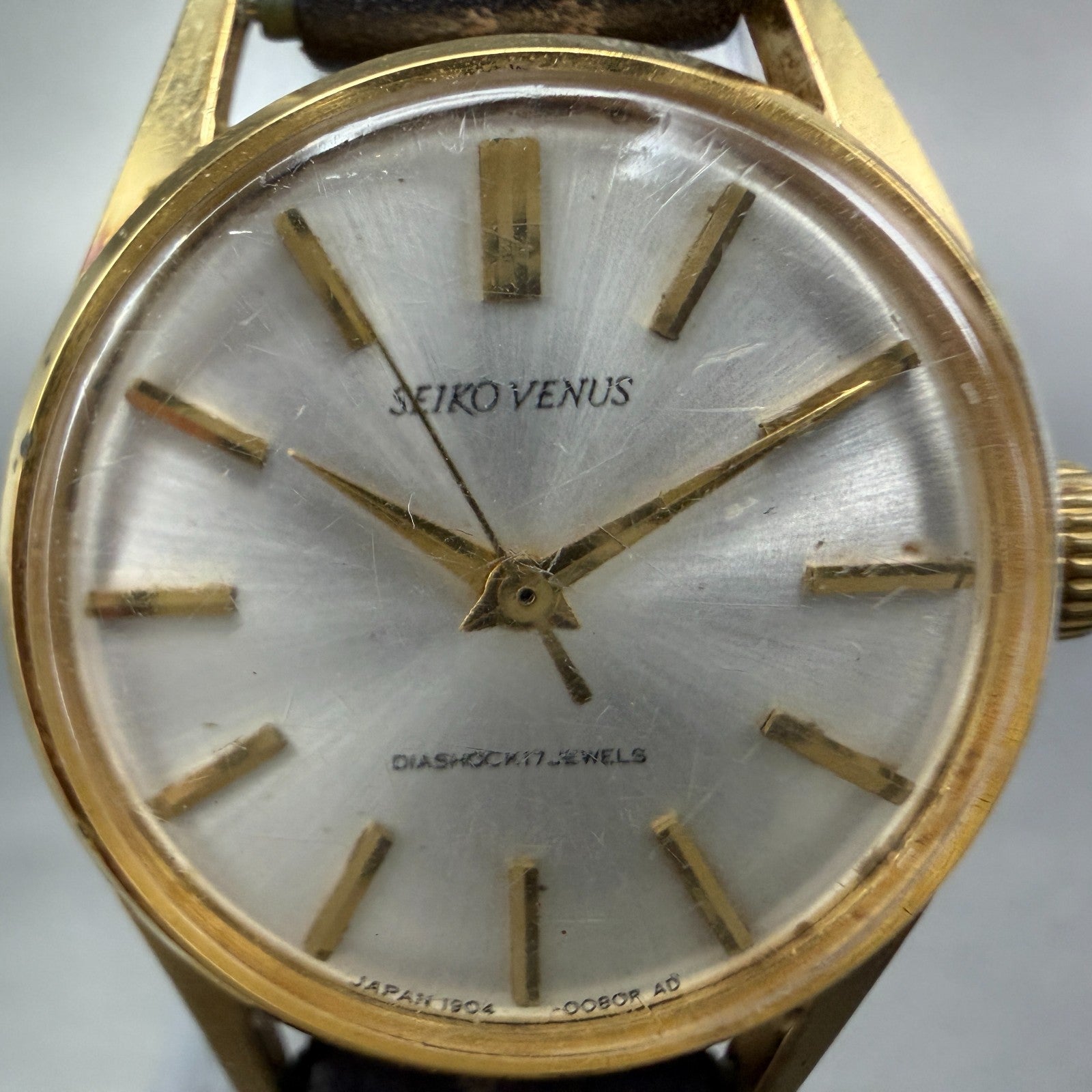 Seiko Venus Watch Women 23mm Silver Dial Gold Tone Round Manual 1904-0010 Runs1
