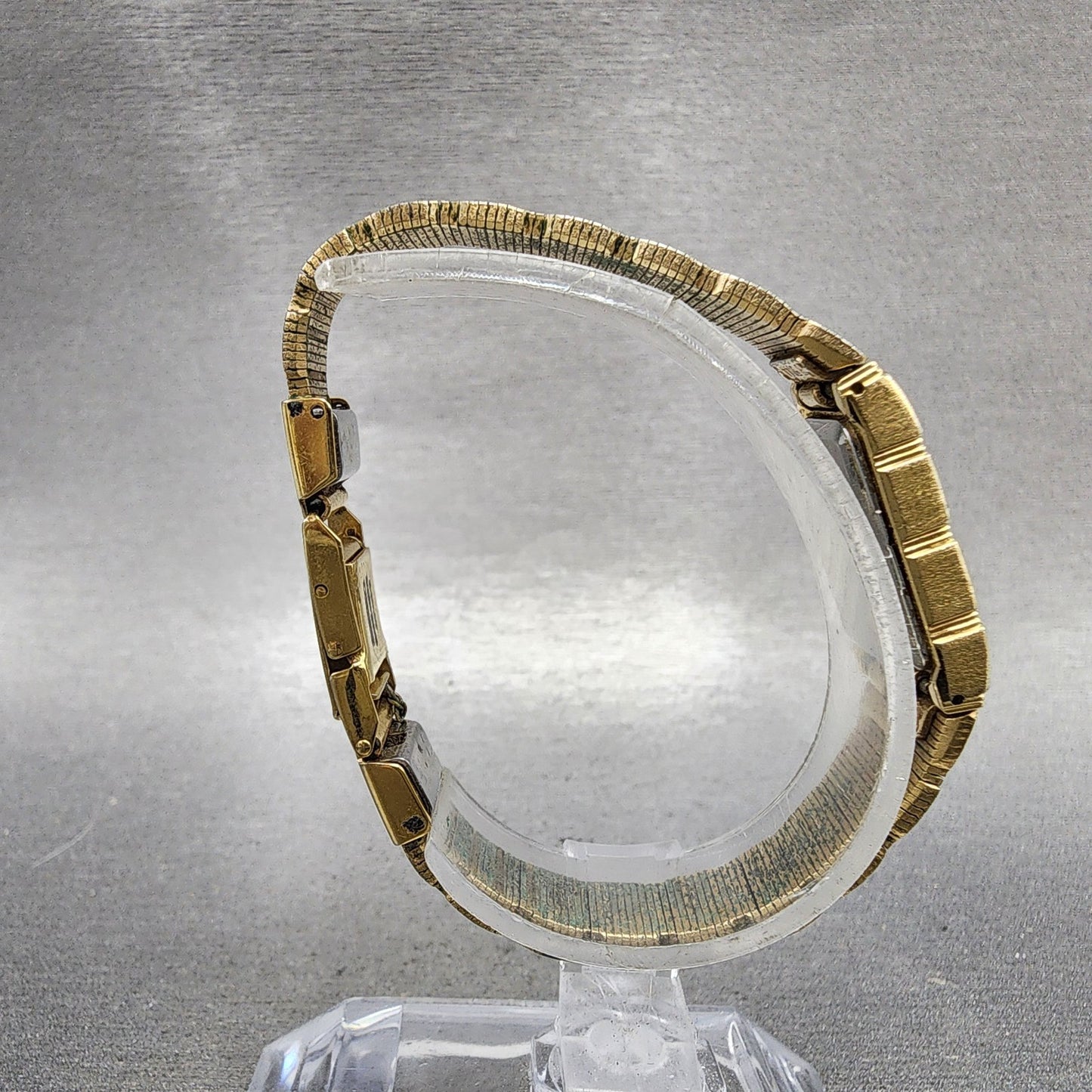 Seiko Tank Watch Women 13mm Champagne Dial Gold Tone 2e205030 New Battery8