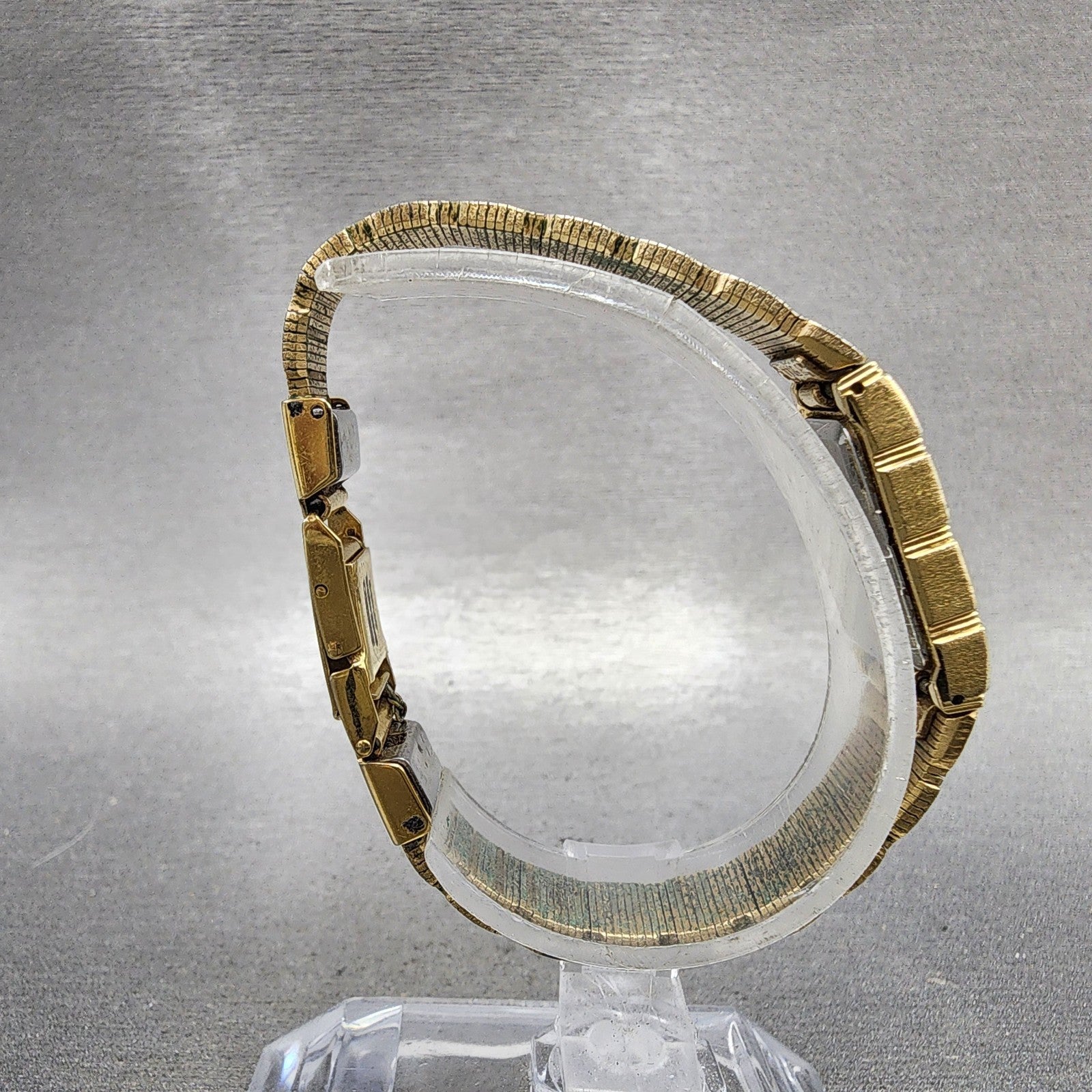 Seiko Tank Watch Women 13mm Champagne Dial Gold Tone 2e205030 New Battery8