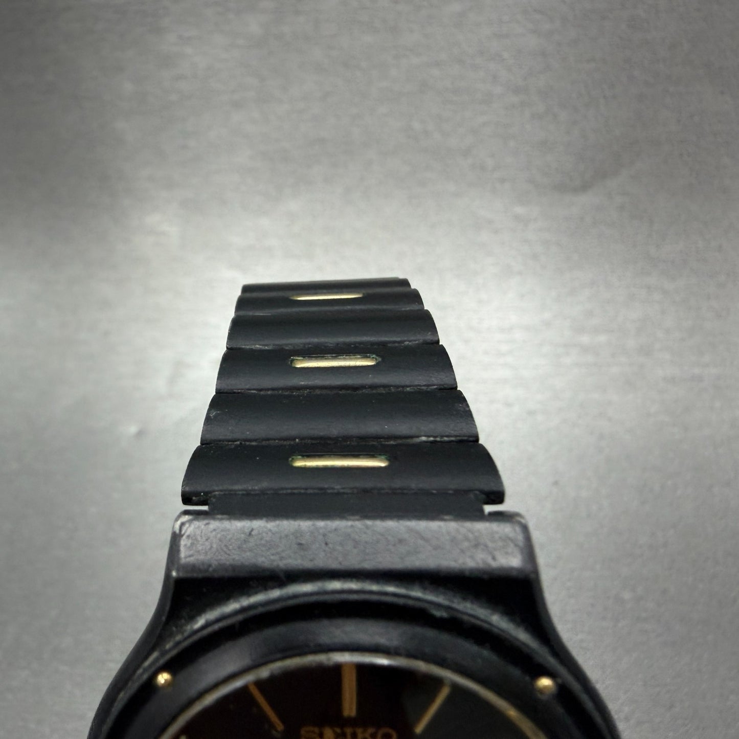 Seiko SQ Sports 150m Watch Men 37mm Black Dial Black & Gold Tone Daydate PARTS5