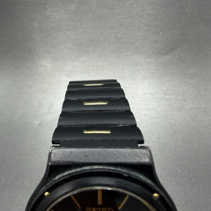Seiko SQ Sports 150m Watch Men 37mm Black Dial Black & Gold Tone Daydate PARTS5