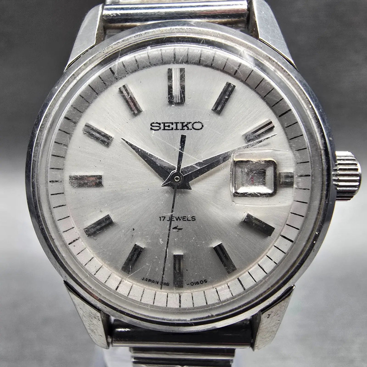 Seiko Watch Women 27mm Silver Dial Silver Tone Date Round 2118-0230 Manual Wind1