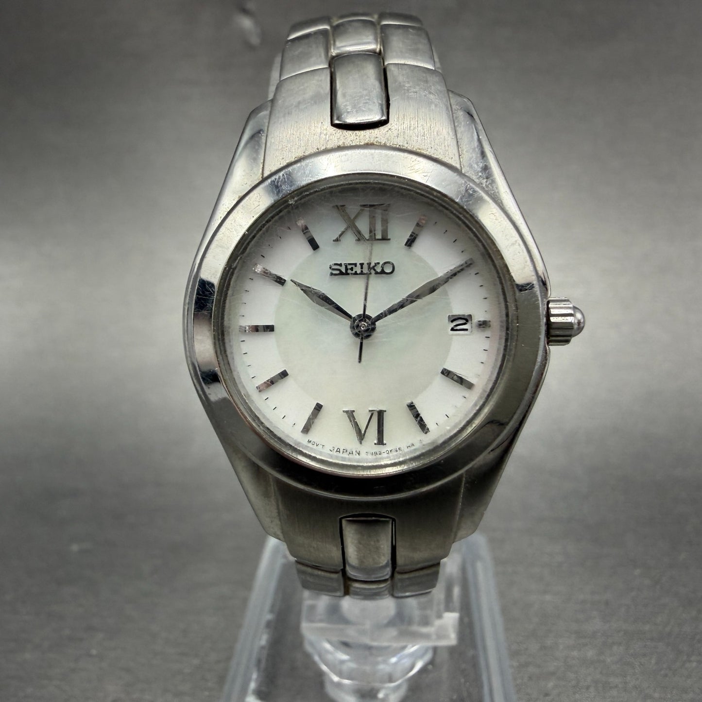 Seiko Watch Women 26mm MOP Dial Silver Tone Date Round 7N82-0EG0 New Battery0