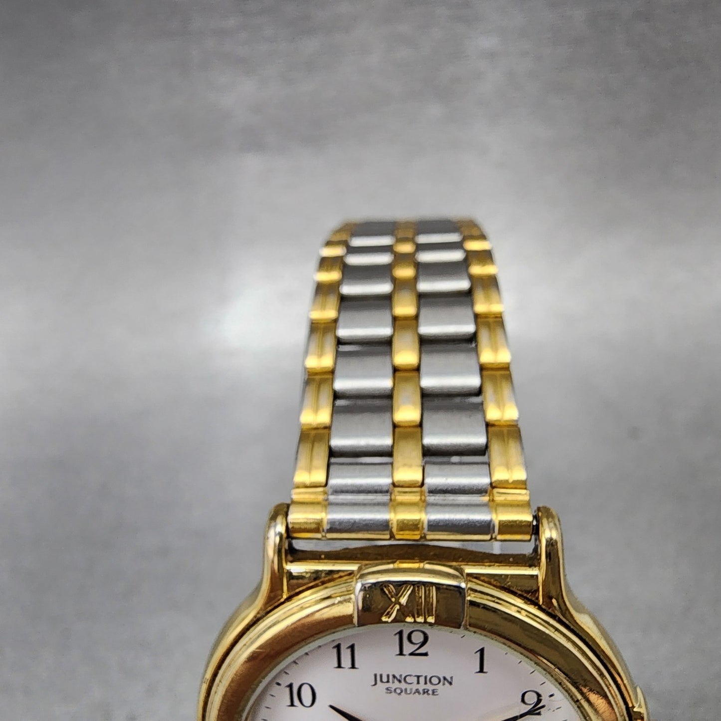 Vega Junction Watch Men 32mm White Dial Two Tone Round 6A31L04268 New Battery6