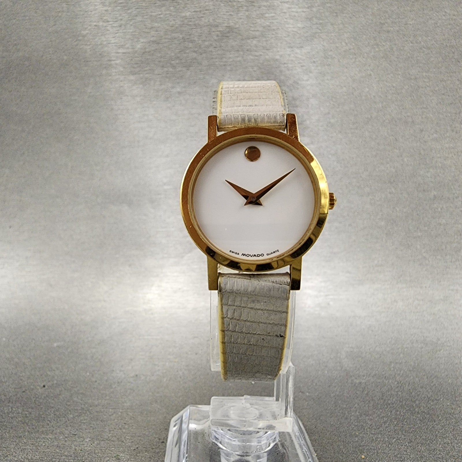 Movado Museum Watch Women 25mm White Dial Gold Tone Round 87A1832 New Battery5