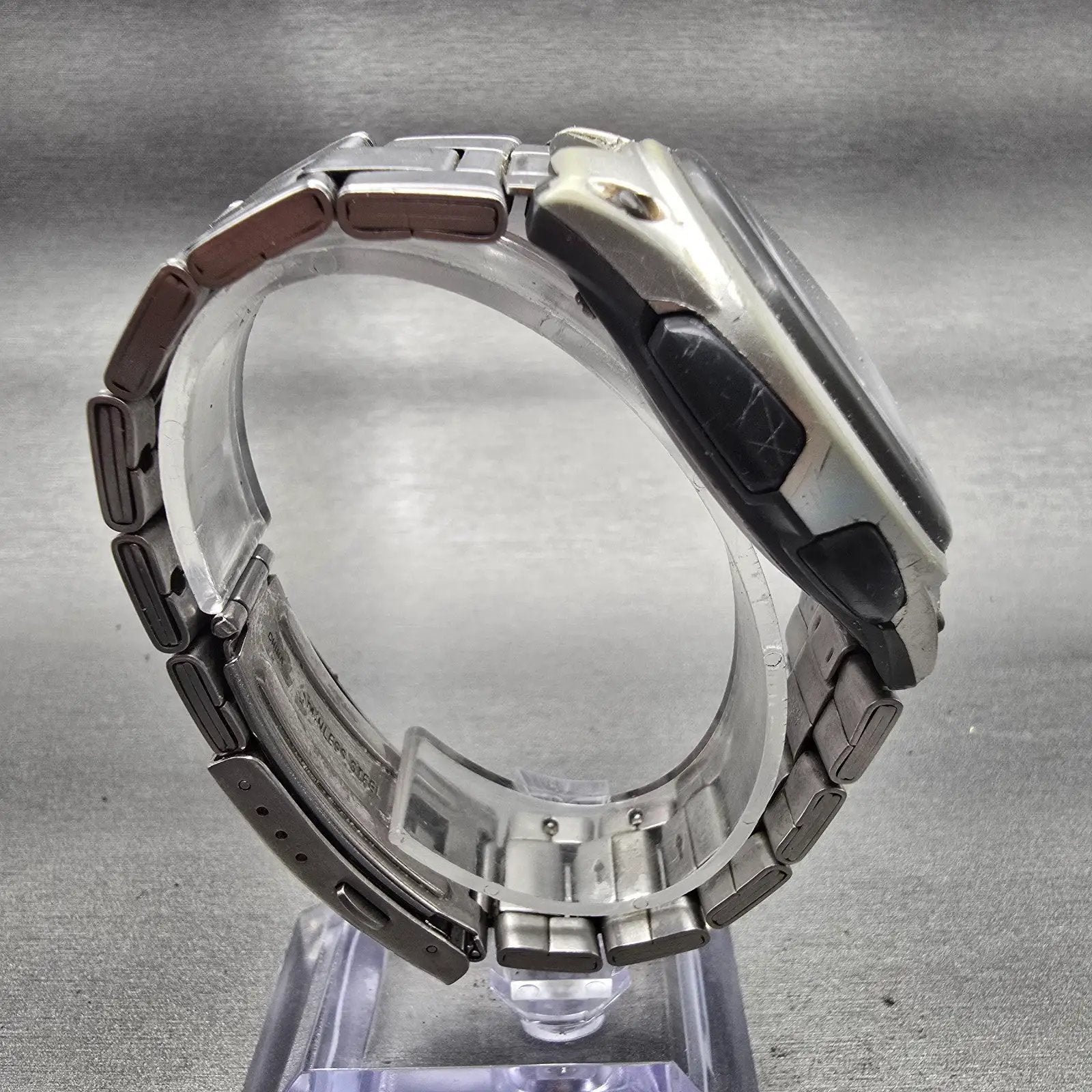 Casio Illuminator AW-80 Watch Men 40mm Silver Dial Silver Tone Daydate New BattH8