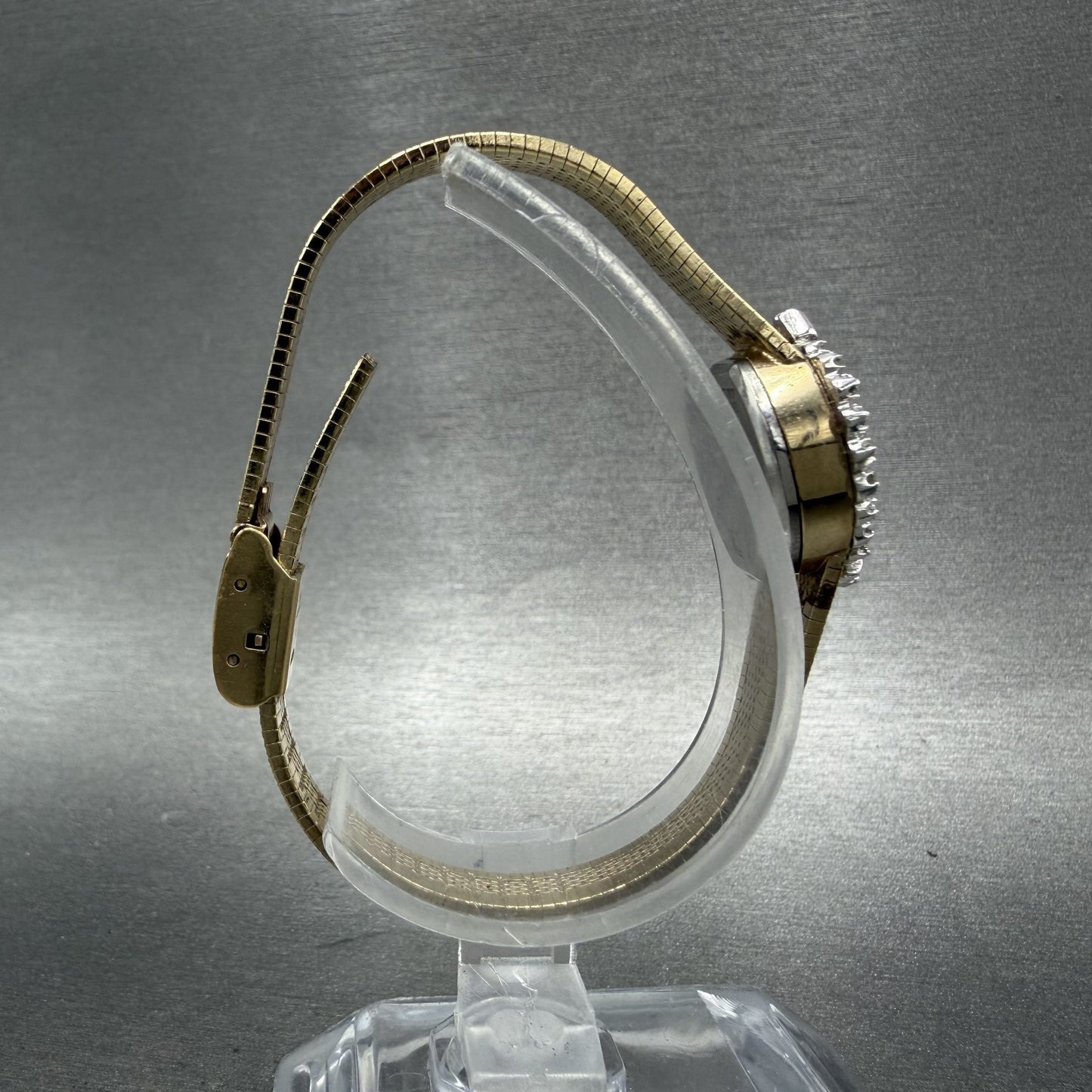 Armitron Heart Watch Women 15mm Cream Dial Gold Tone New Battery Vintage8
