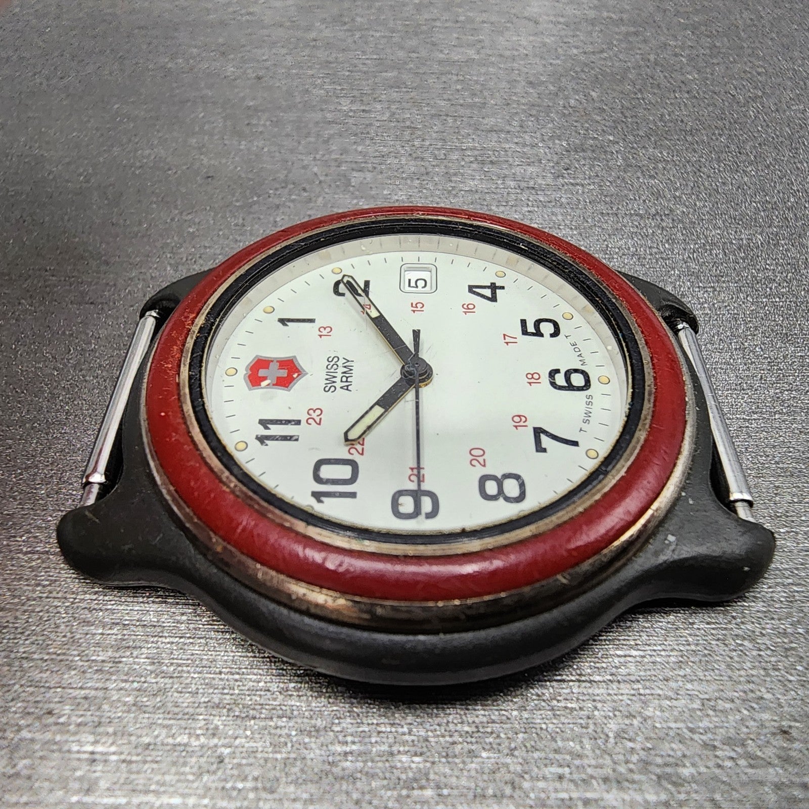 Victorinox Swiss Army Watch Men 39mm White Dial Black Tone Date Round New Batt3