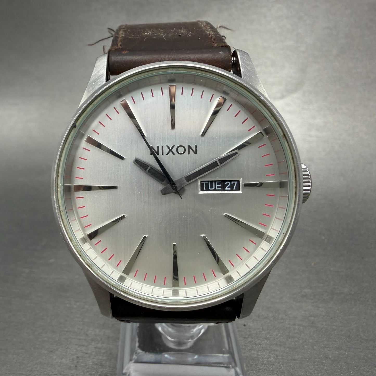 Nixon Sentry Watch Men 42mm Silver Dial Silver Tone Daydate Round New Battery0