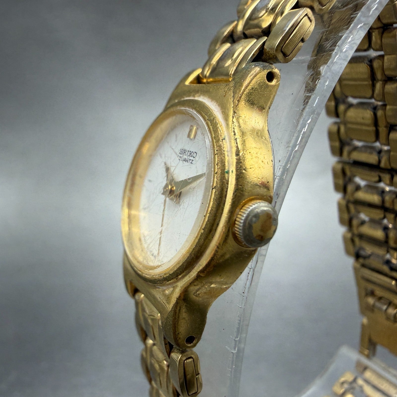Seiko Watch Women 19mm White Dial Gold Tone Round V401-0518 New Battery2