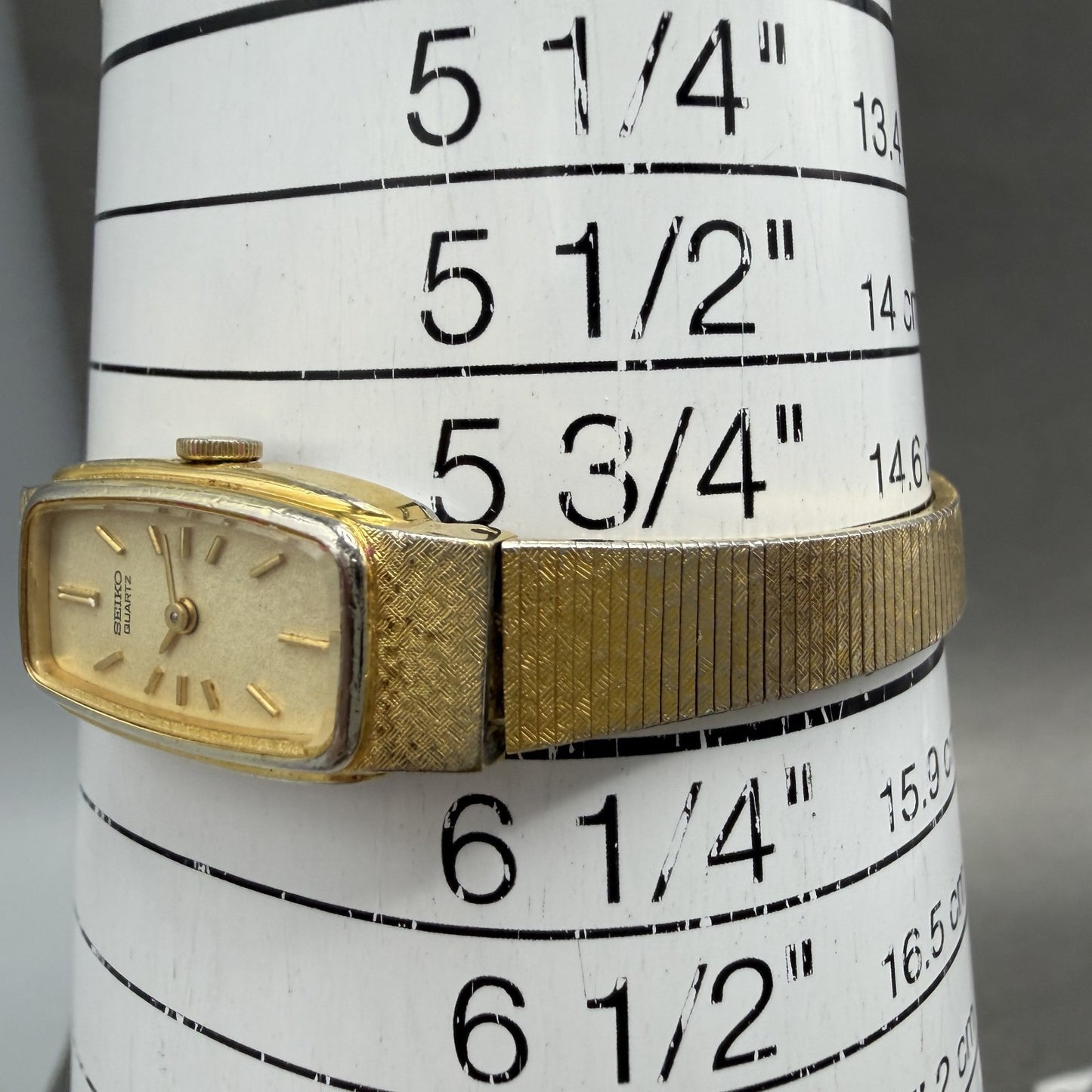 Seiko Tank Watch Women 13mm Champagne Dial Gold Tone 13205549 New Battery10