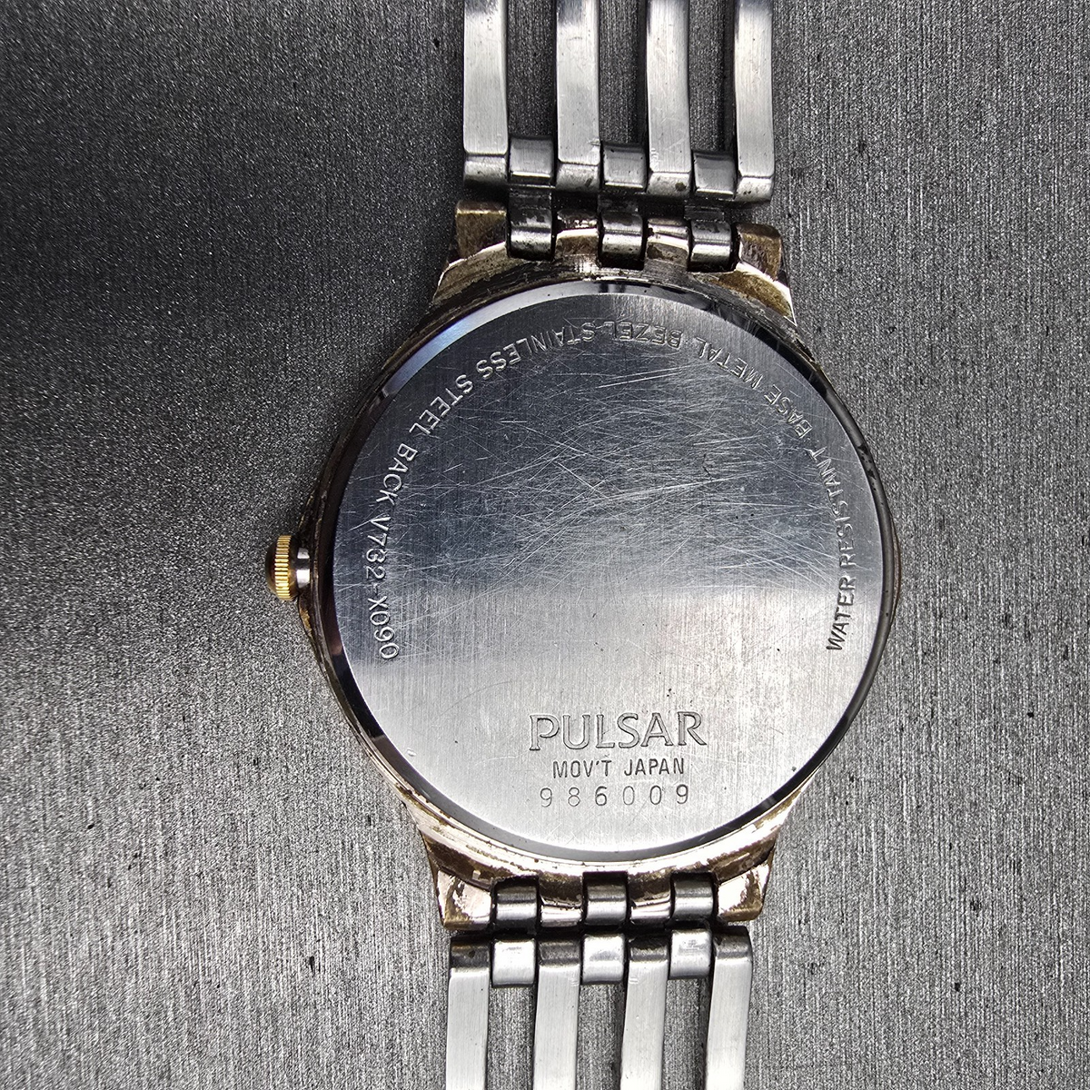 Seiko Pulsar Watch Men 35mm Silver Dial Two Tone Date Round V732-X090 New Batt10