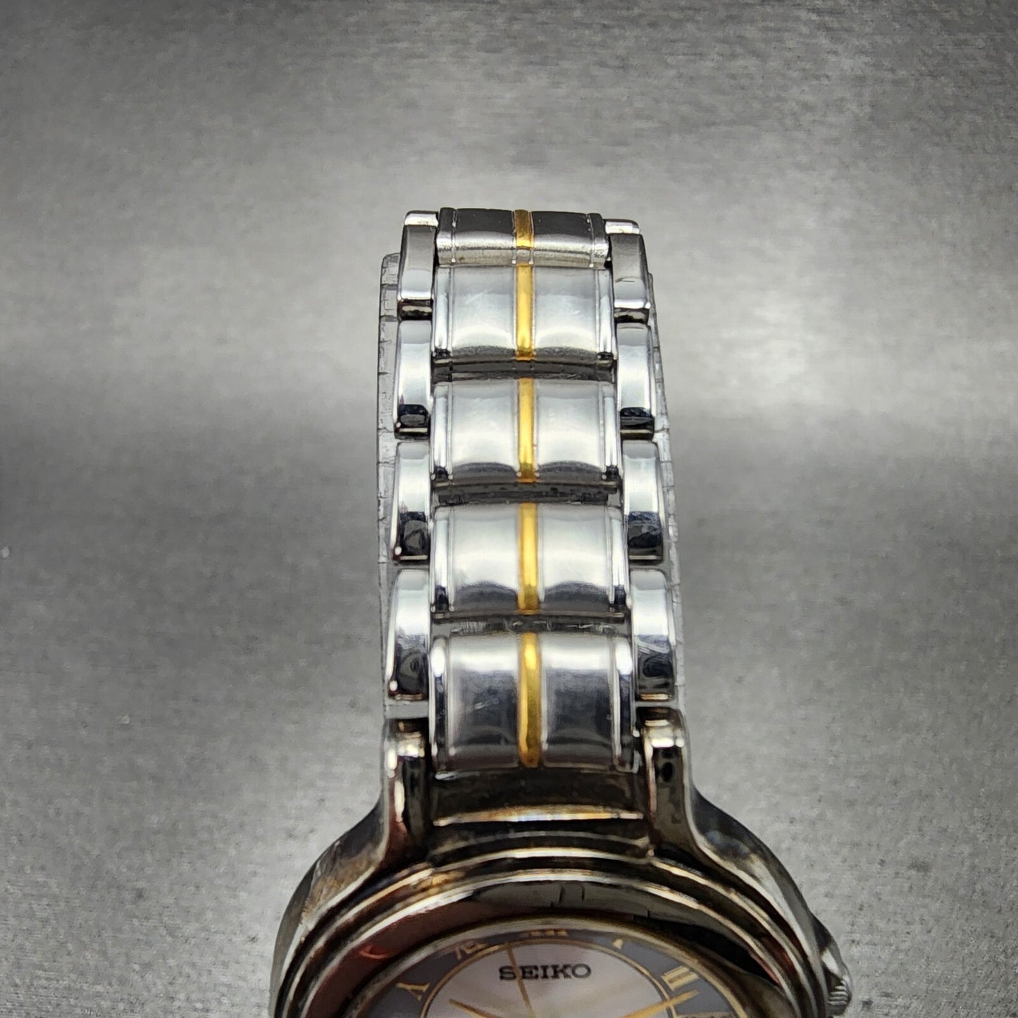 Seiko Solar Watch Women 28mm MOP Dial Two Tone Date Round V182-0C70 Runs