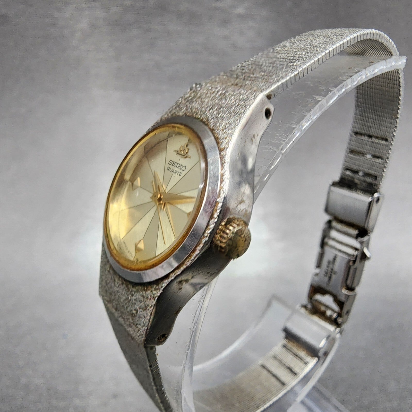 Seiko Watch Women 20mm Champagne Dial Silver Tone Round 8Y210010  New Battery4