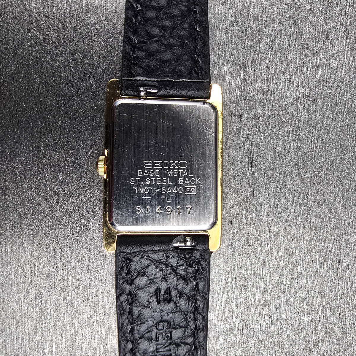 Seiko Tank Watch Women 18mm White Dial Gold Tone Rectangle 1N01-5A40 New Battery10