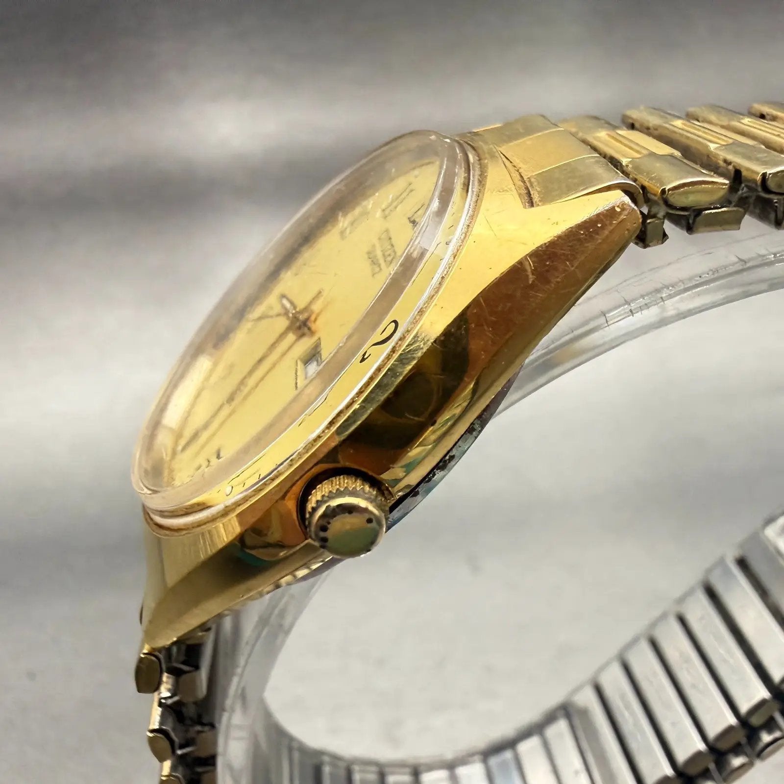 Citizen CQ Watch Men 35mm Gold Dial Gold Tone Daydate Round 6100-S09869 New Batt2