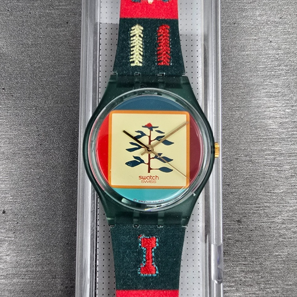 Swatch Poncho Watch Men 34mm Cream Dial Green Case GM122 New Battery NOS0
