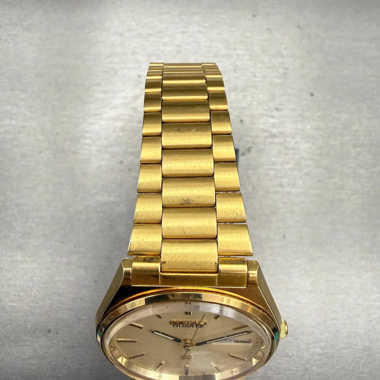 Seiko SQ Watch Men 35mm Champagne Dial Gold Tone Daydate Round 8123-7239 New Bat4
