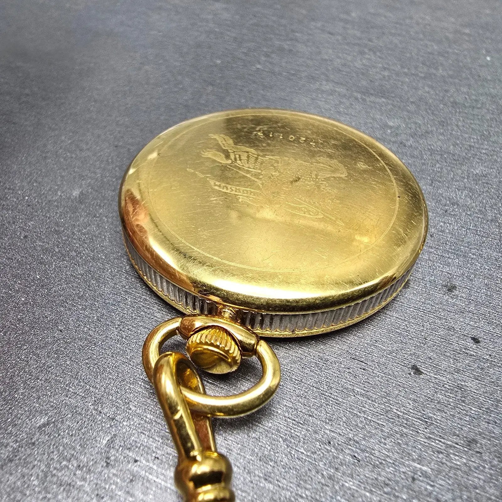 Burberry Pocket Watch Men 38mm White Dial Gold Tone Round New battery Vintage10