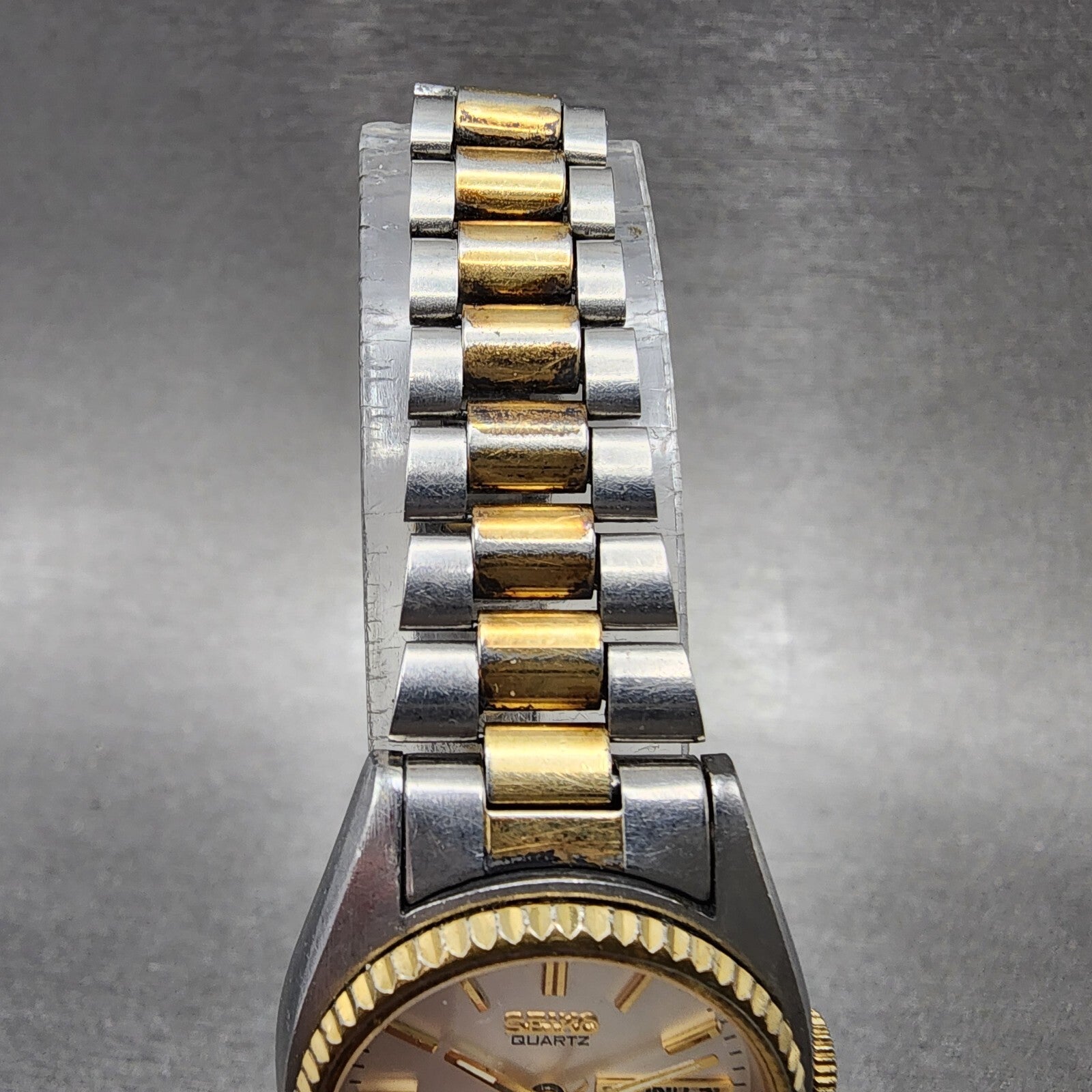 VTG Seiko SQ Watch Women 25mm White Dial Two Tone Daydate Round 85230059 NewBat5