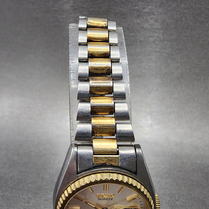 VTG Seiko SQ Watch Women 25mm White Dial Two Tone Daydate Round 85230059 NewBat5