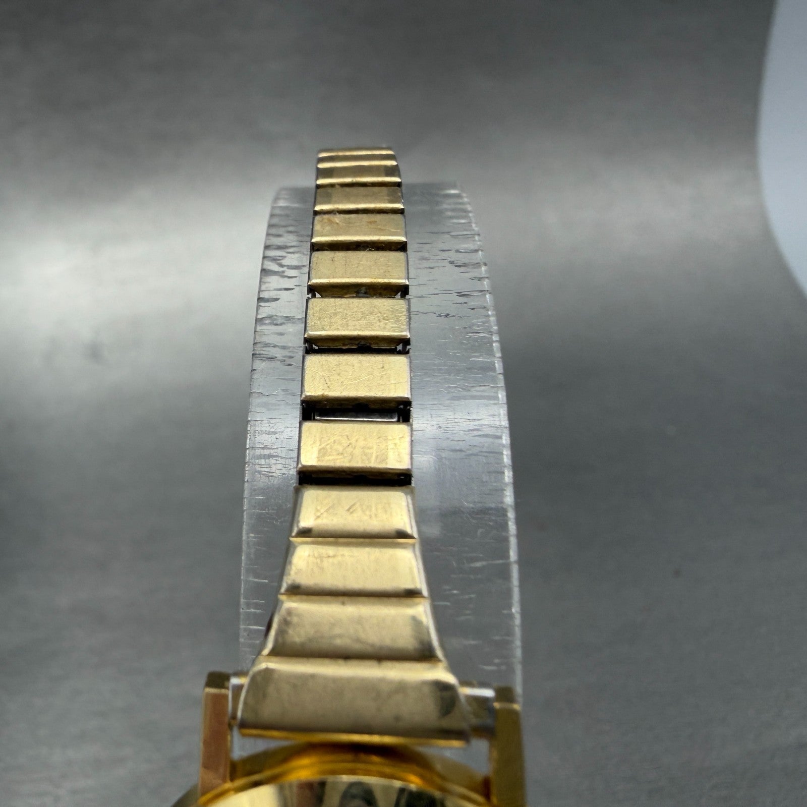 Bulova Watch Women 24mm Champagne Dial Gold Tone Round 84363 New Battery4