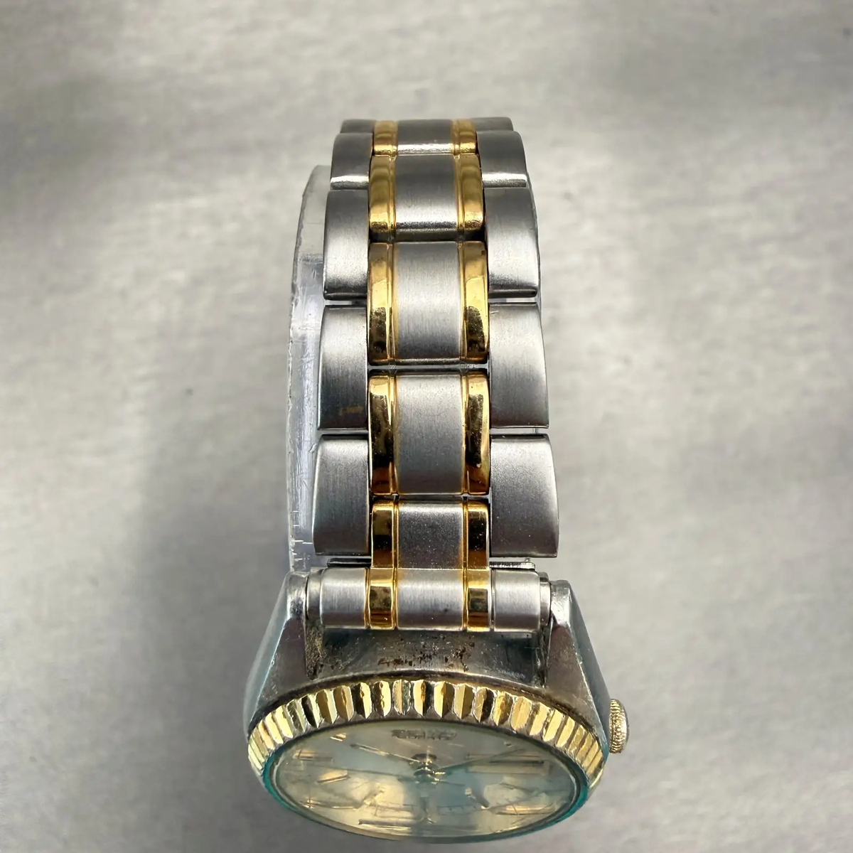 48304748