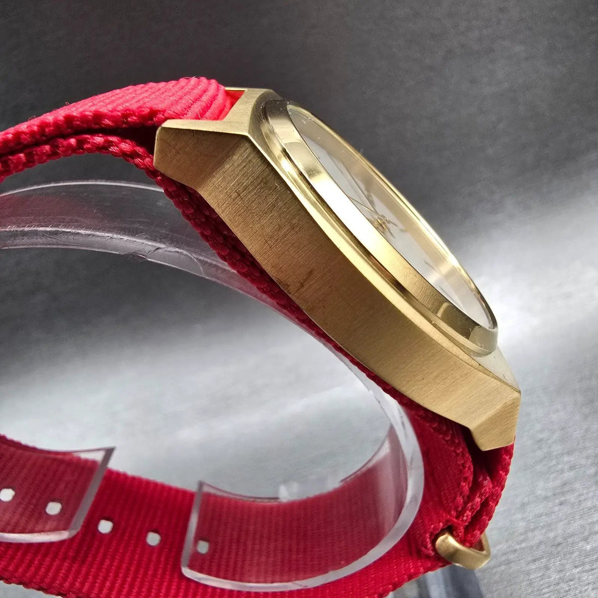 Nixon The Time Teller Watch Men 37mm White Dial Gold Tone Round New Battery CD3