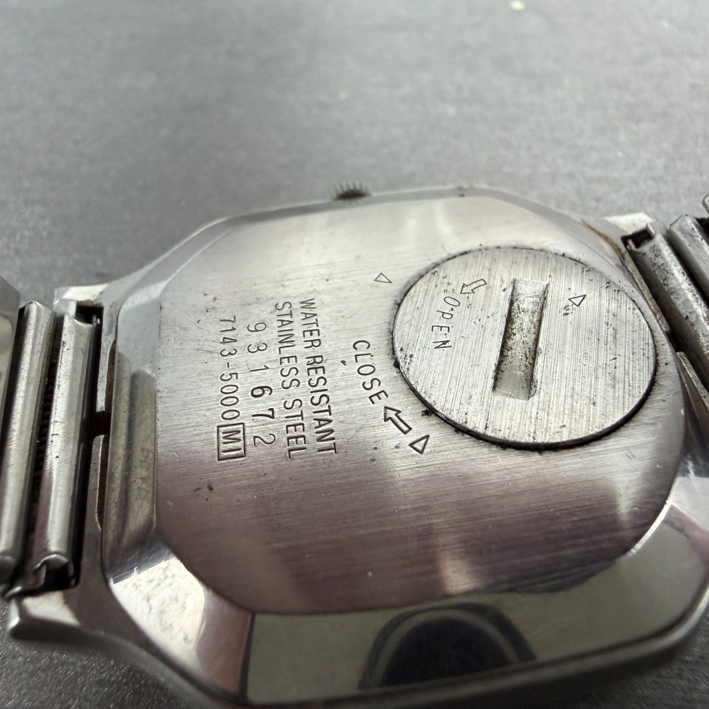 Seiko Lord Quartz Watch Men 34mm Silver Dial Silver Tone Daydate 7143-5000 PARTS10