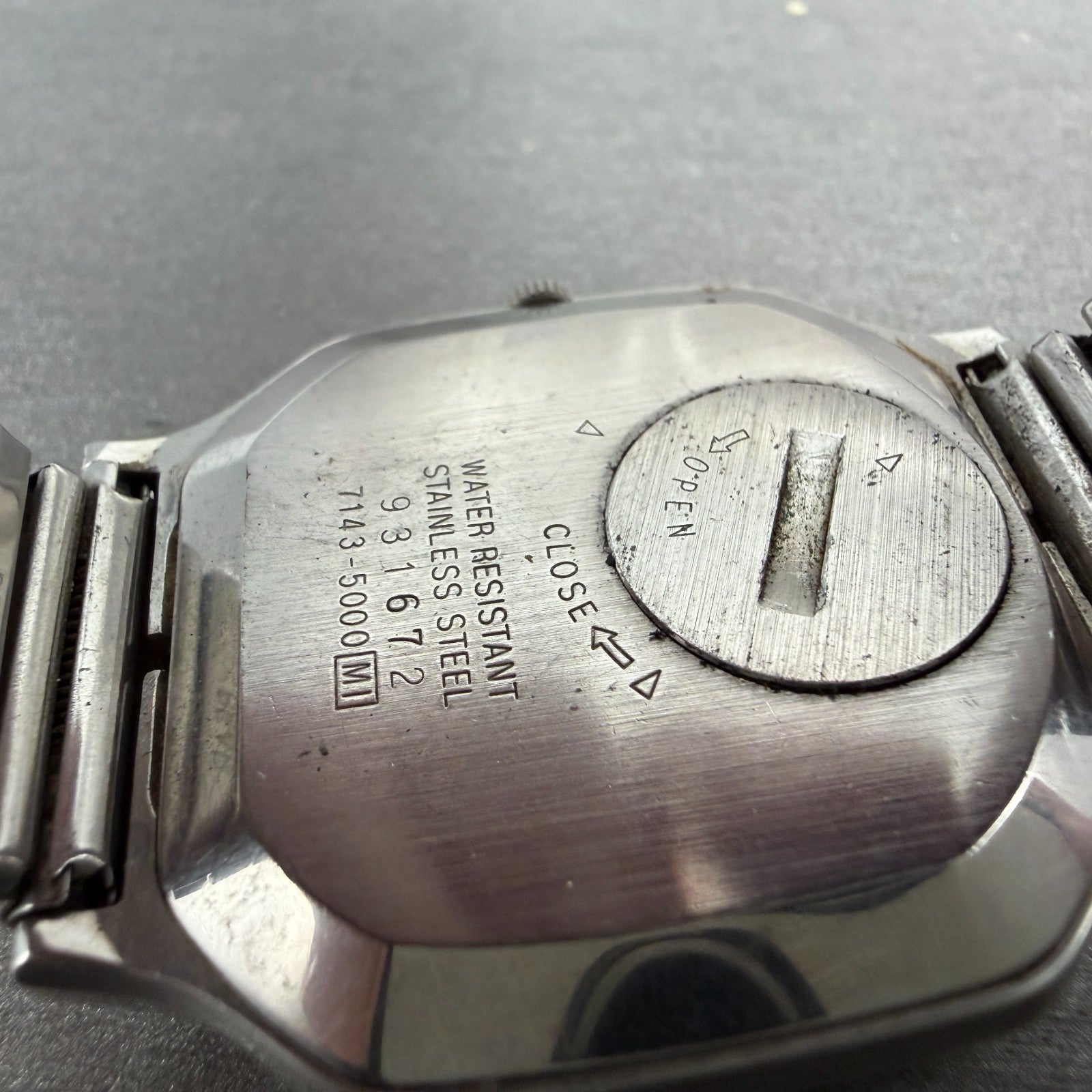 Seiko Lord Quartz Watch Men 34mm Silver Dial Silver Tone Daydate 7143-5000 PARTS10