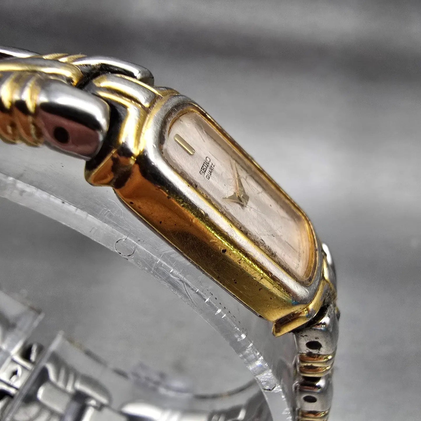 Seiko Watch Women 13mm MOP Dial Two Tone Rectangle 2E20-7049 New Battery Vintage3