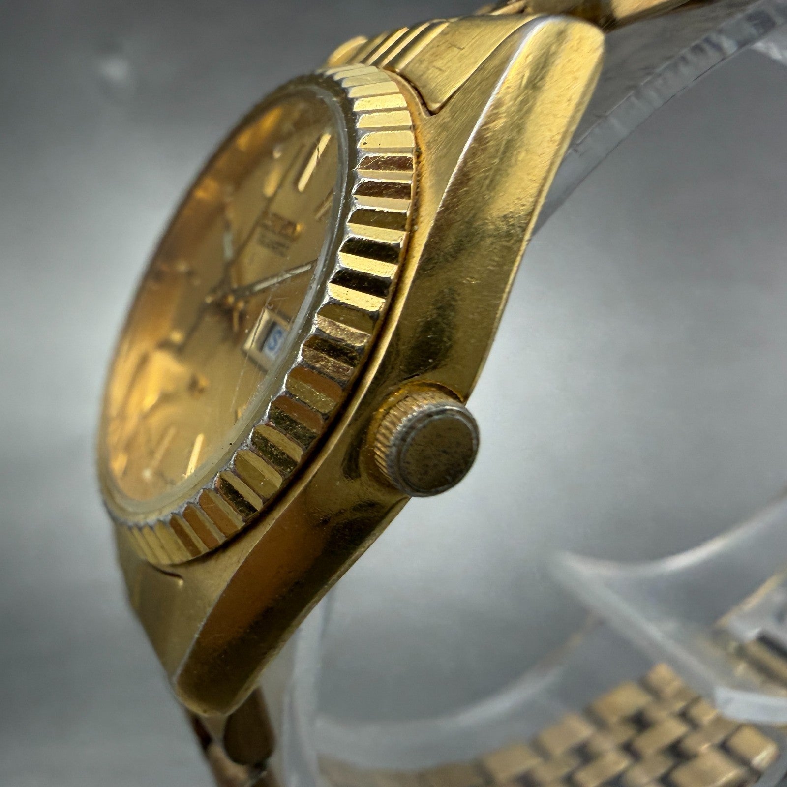 Seiko SQ Watch Women 24mm Gold Dial Gold Tone Daydate 3Y03-0169 New Battery2