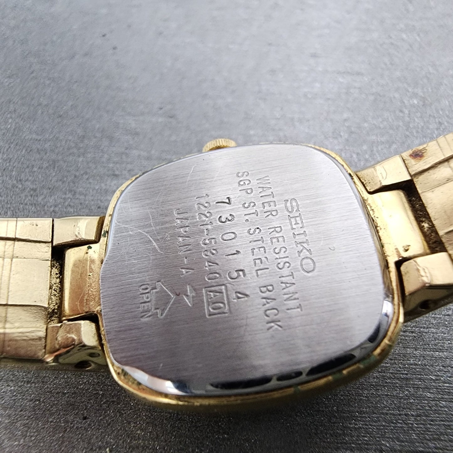 Seiko watch Women 20mm Champagne Dial Gold Tone Rectangle 12215340 New Battery9