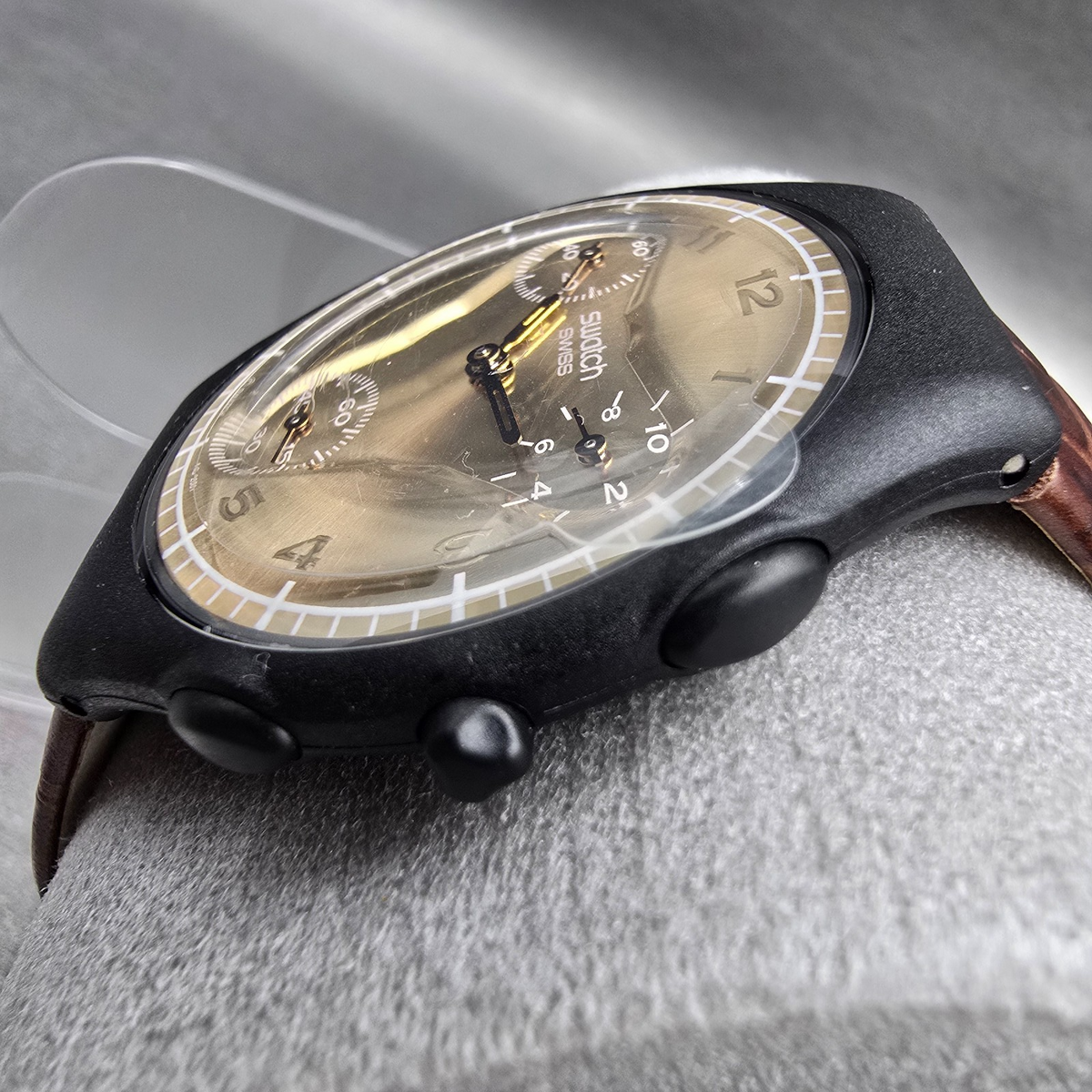 Swatch Chrono James Bond GoldenEye Watch Men 37mm Gold Dial SUYB102 New Batt NOS2