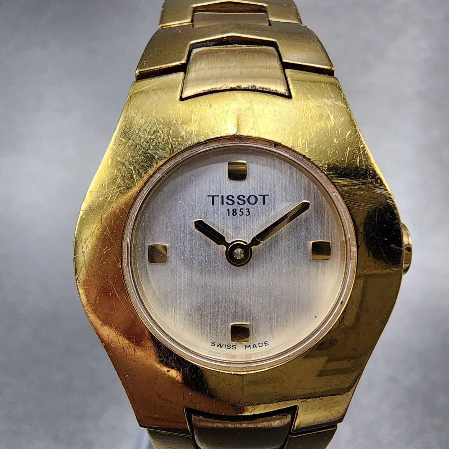 Tissot Watch Women 23mm Silver Dial Gold Tone Round L520 New Battery1