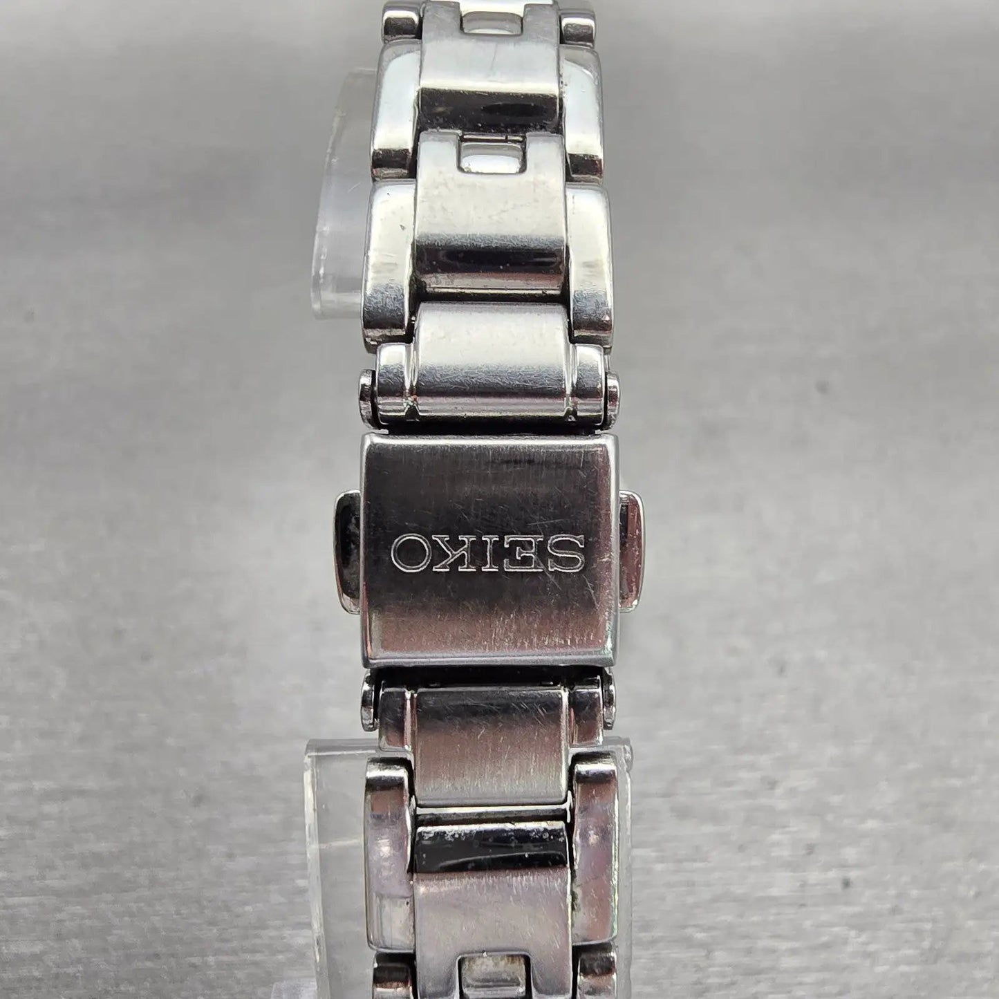 Seiko Watch Women 24mm White Dial Silver Tone Date Round 7N82-0GN0 New Battery7