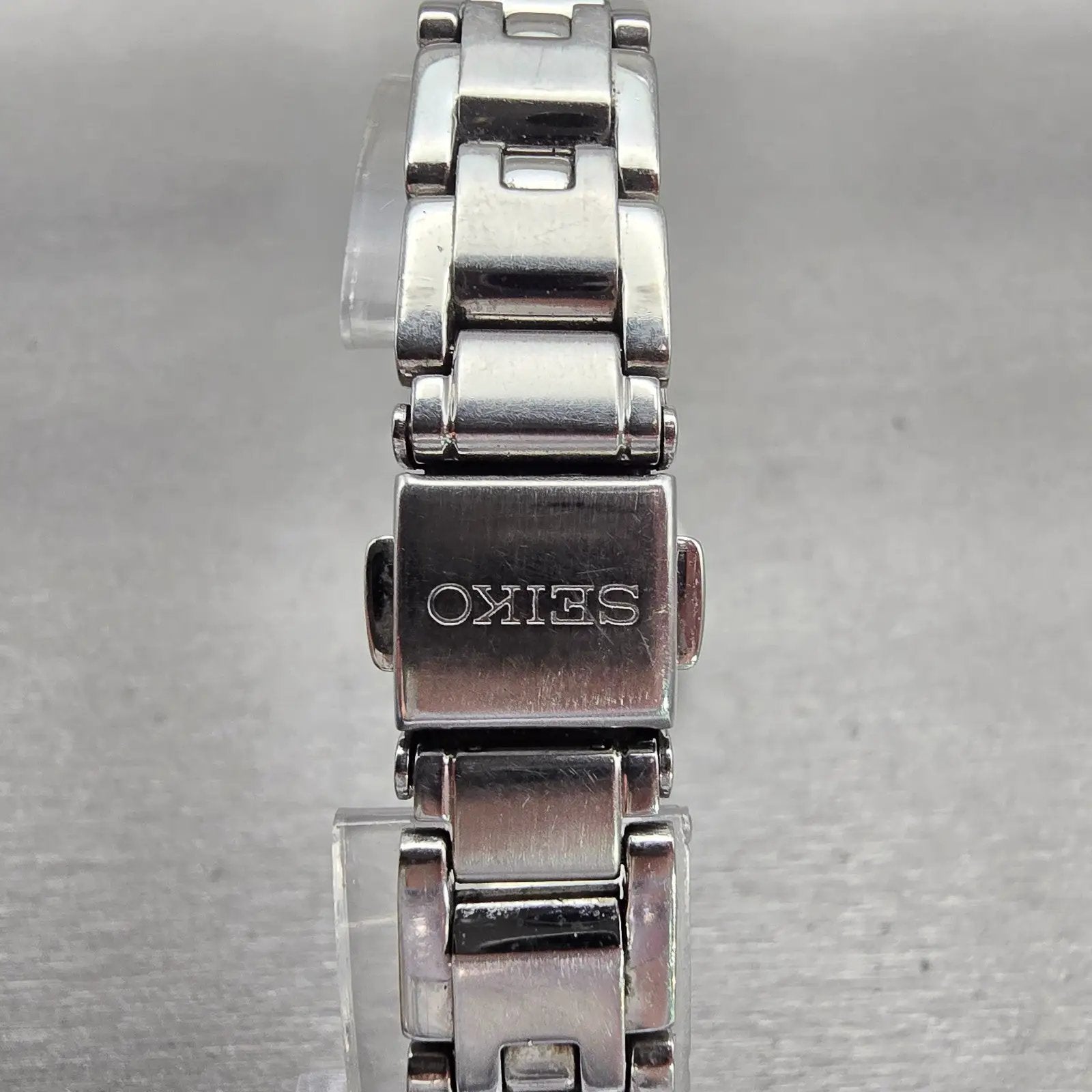 Seiko Watch Women 24mm White Dial Silver Tone Date Round 7N82-0GN0 New Battery7