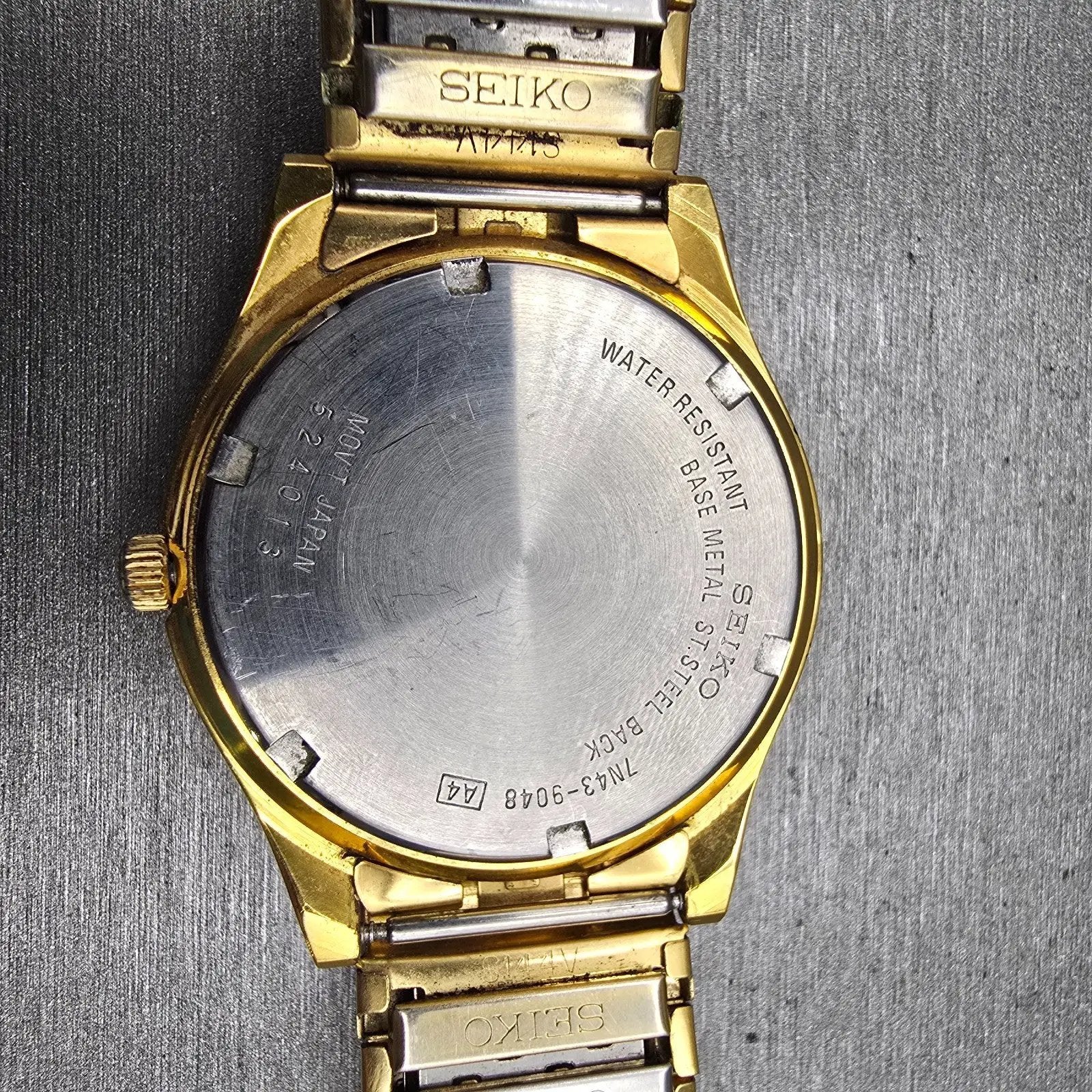 Seiko Watch Men 37mm Black Dial Gold Tone Daydate Round 7N43-9048 New Battery10