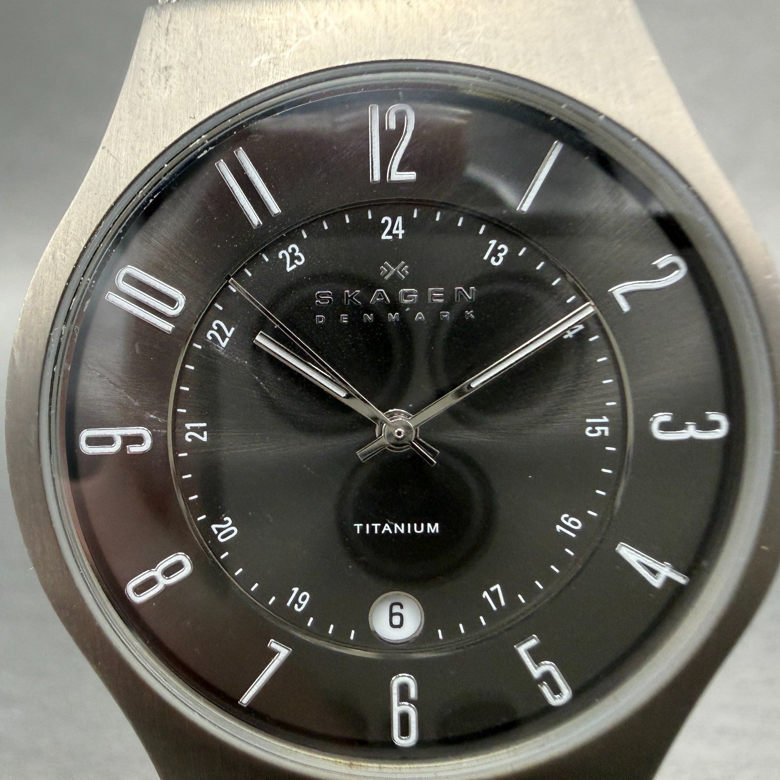 Skagen Watch Men 37mm Gray Dial Titanium Date 233XLTTM Mesh Band New Battery ABC1