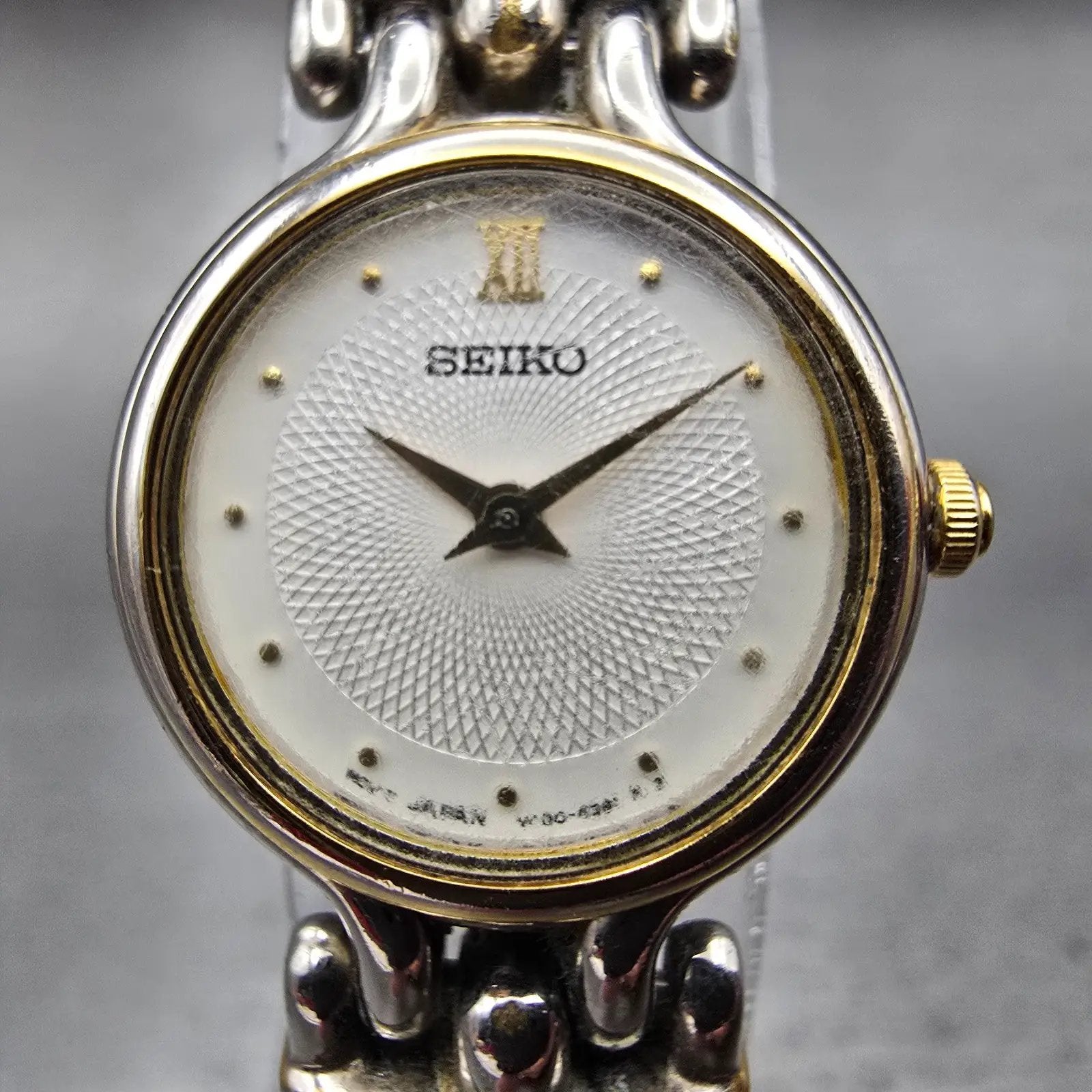 Seiko Watch Women 21mm White Dial Two Tone Round V400-1229 New Battery Vintage1