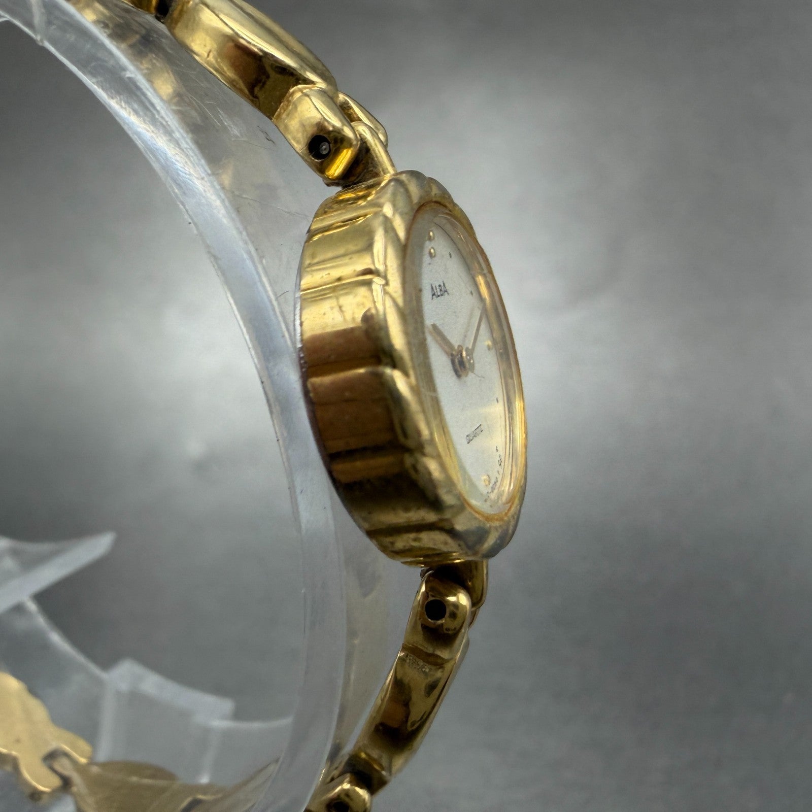 Seiko Alba Watch Women 17mm White Dial Gold Tone Round Y150-0A30 New Battery3